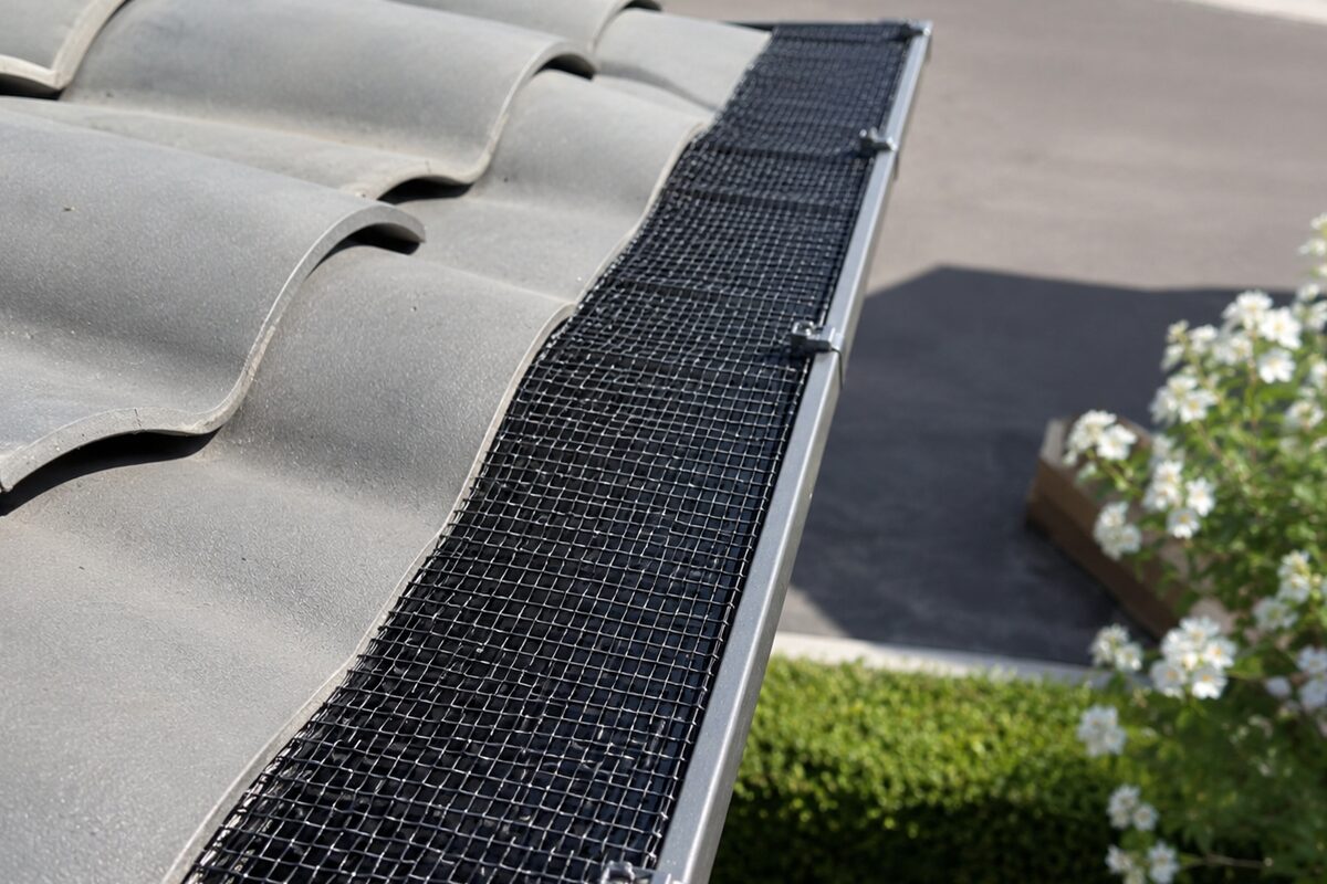 Steel mesh fixed along the gutter line of a tile roof